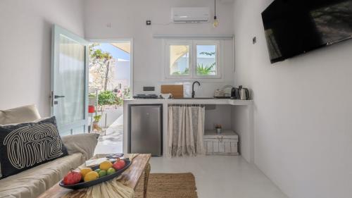 Eos Small House | Milos Island